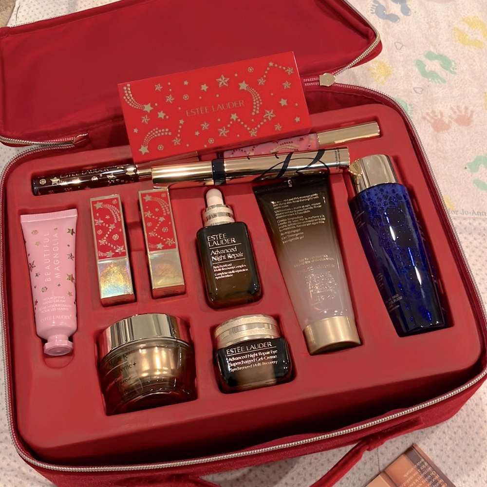 Super Value! BrandNew Estée Lauder 13 Pieces SkinCare and Makeup Gift Box